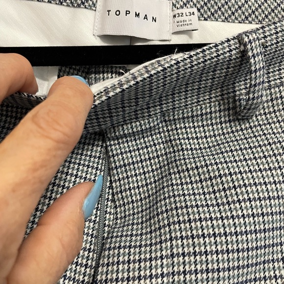 Cool men’s pants- super trendy. - Picture 2 of 3